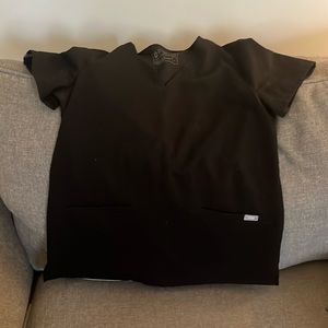 Size s casma three-pocket scrub top